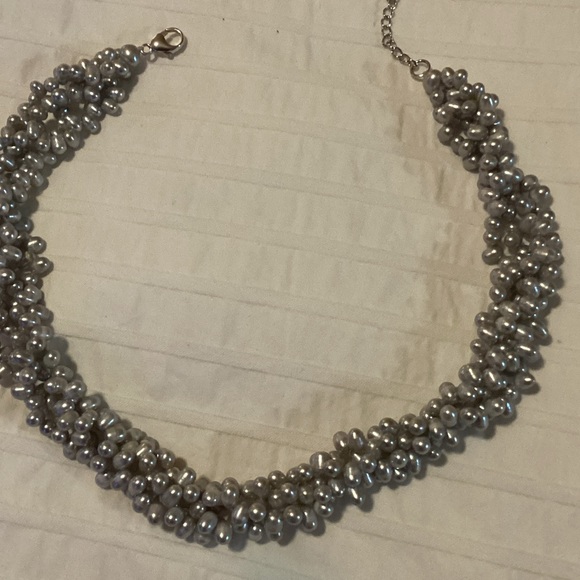 Jewelry - Elegant Silver Pearl Necklace